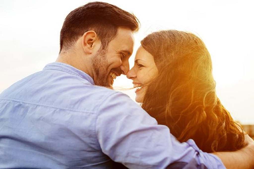 WHAT TO WEAR ON A FIRST DATE: ELITE TIPS TO LOOK GOOD