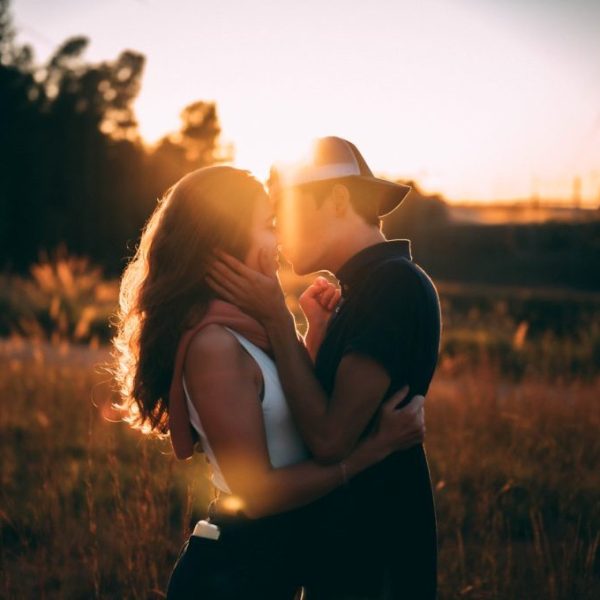 A Psychotherapist Shares These 7 Subtle Signs of Relationship Abuse