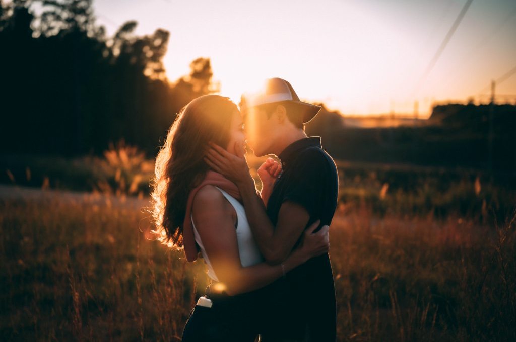 A Psychotherapist Shares These 7 Subtle Signs of Relationship Abuse